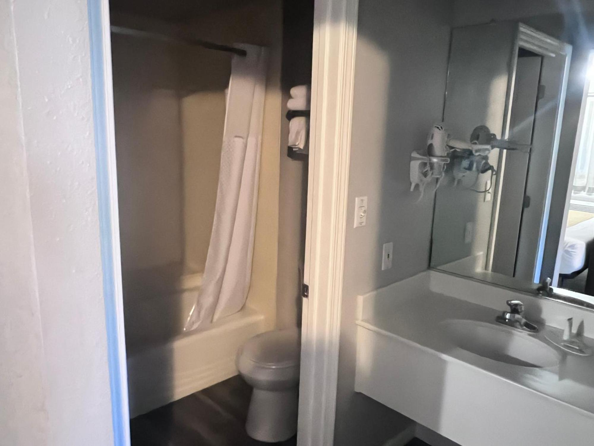 Travelodge By Wyndham Ca 2*