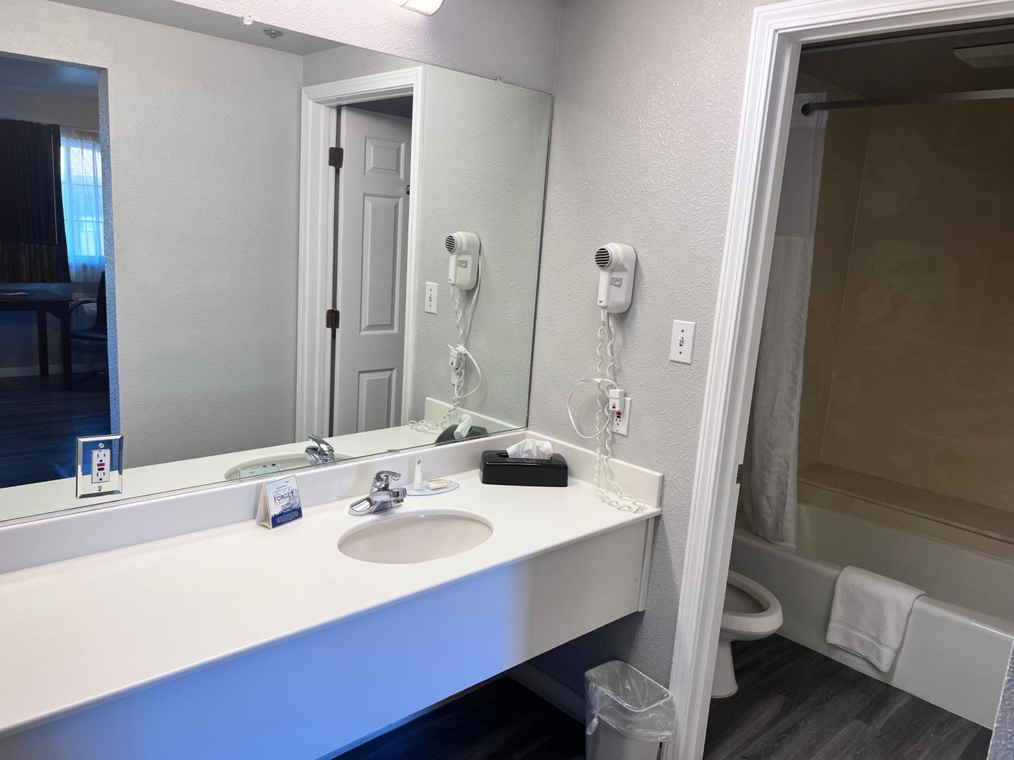 Travelodge By Wyndham Ca Redding